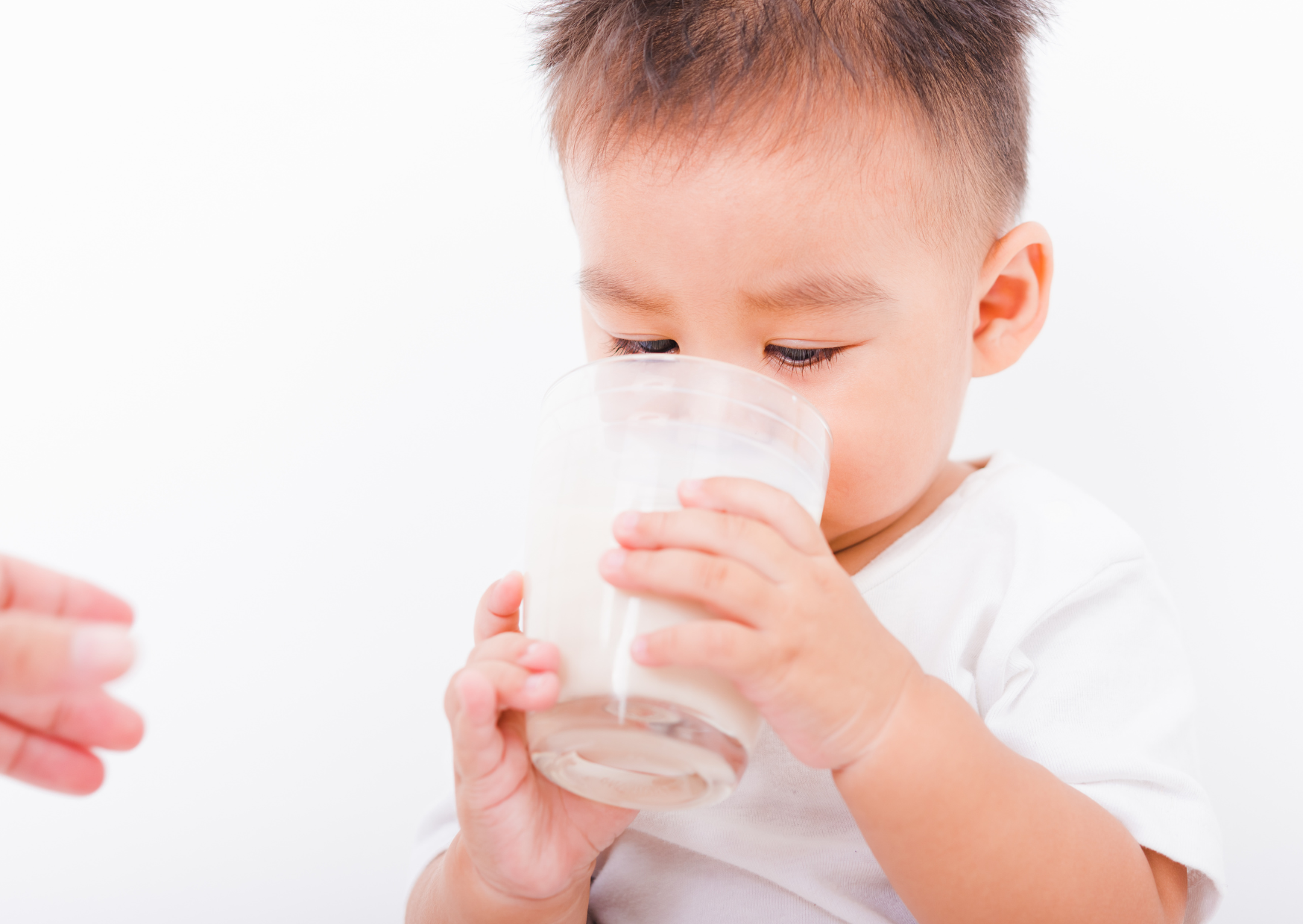 嬰兒最好何時開始餵牛奶？